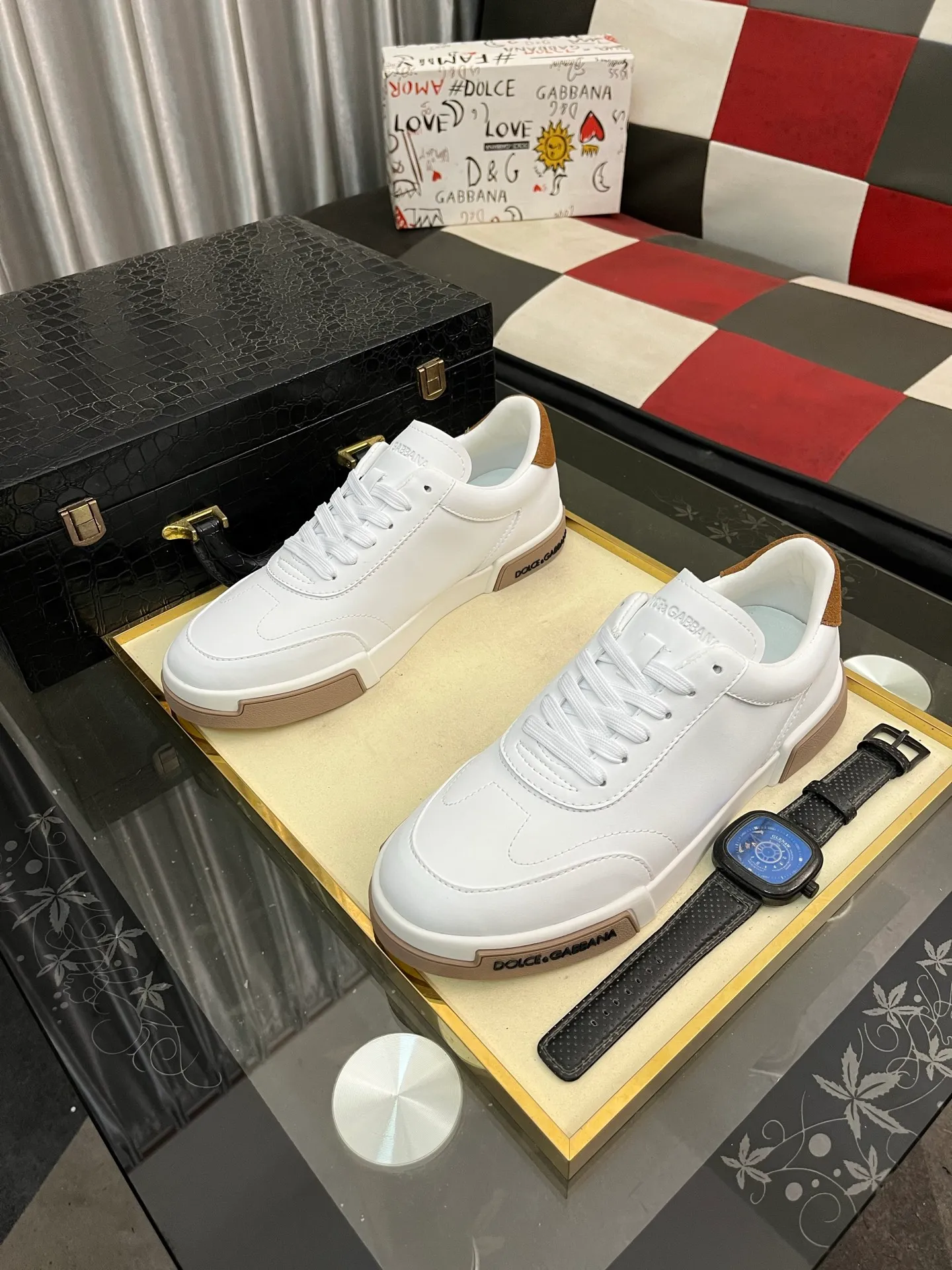 Men's shoes 💰440⌚️⌚️DG's latest popular 🔥🔥casual shoes, the tongue has the brand's iconic details, and the combination of silk cowhide and cow suede enhances the style. Fashionable and versatile, it can complement any look. Create an exquisite design with unique dynamic vitality and modern atmosphere, showing modern elegance. Size: 38-46